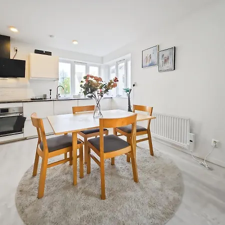 Apartment Modern 3br Near Centre Free Parking