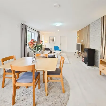 Modern 3br Near Centre Free Parking Apartment