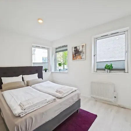 Modern 3br Near Centre Free Parking